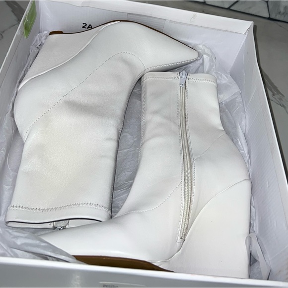 Raye “lo boot” - Picture 4 of 6